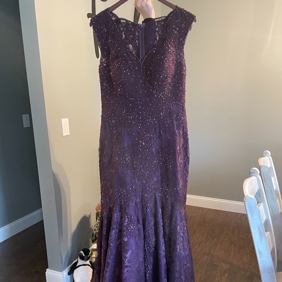 MOTHER OF THE GROOM GOWN - Picture 2 of 9